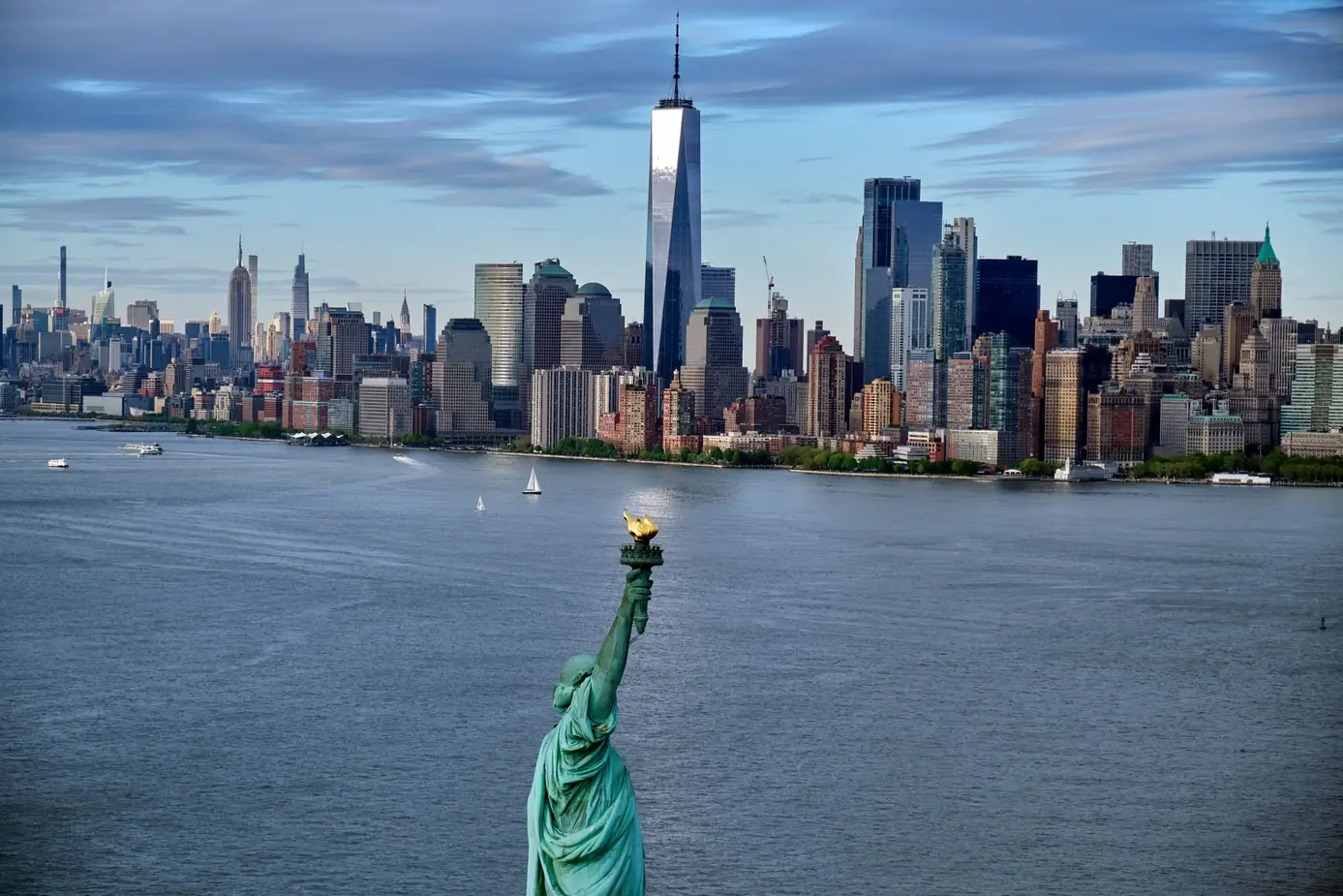 Vue aérienne de la statue de la Liberté et de Manhattan