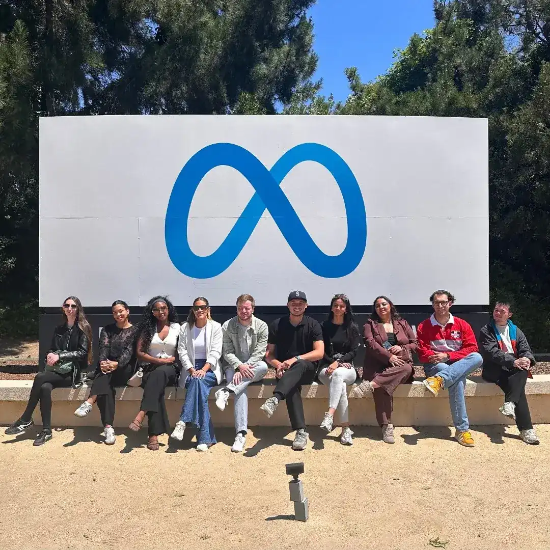 Groupe d'étudiants de l'EMCD en visite chez Meta
