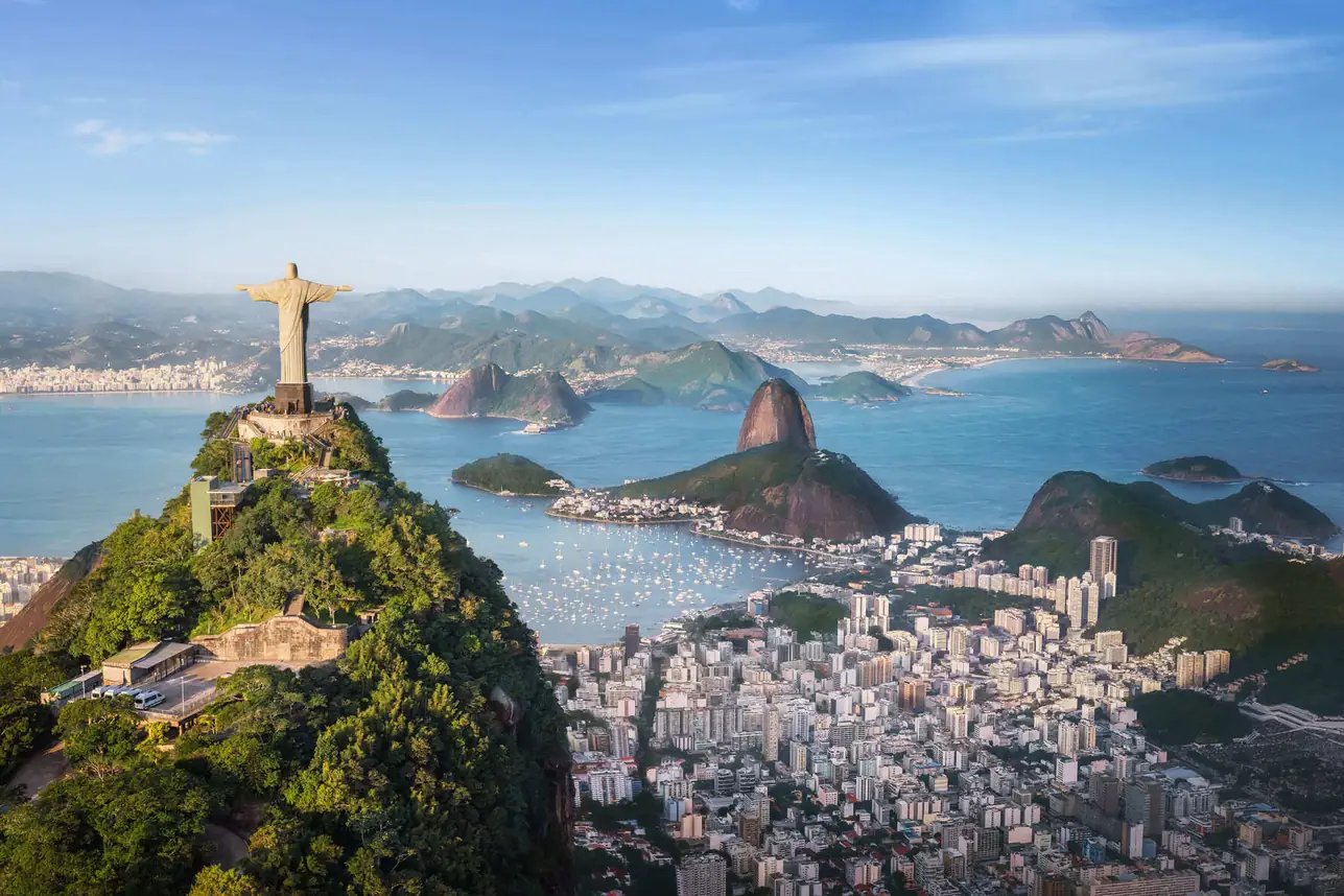Vue de Rio de Janeiro avec le Corcovado et le Pain de Sucre